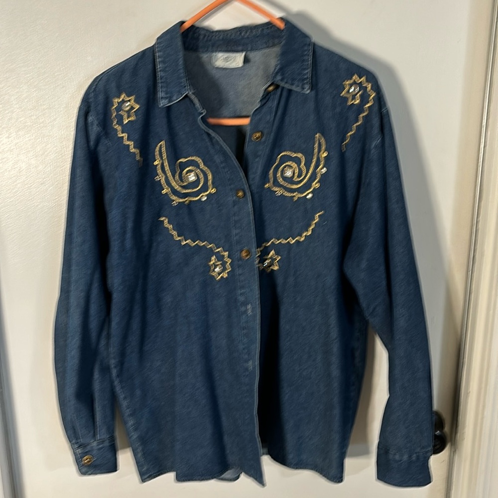 Vintage denim shirt by the brand Info USA in a size medium